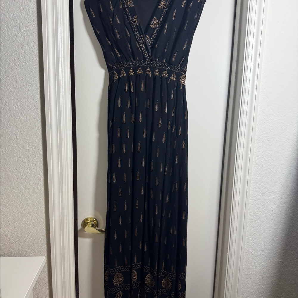 Elegant Black and Gold Maxi Dress